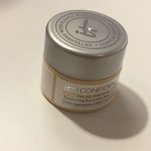 It Cosmetics. Confidence in a Cream Sample NEW